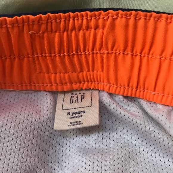 GAP swim shorts- size 3. - Picture 3 of 4